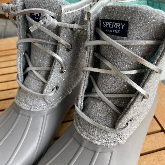 Woman’s Sperry Duck Boots Size 5 - Picture 3 of 5